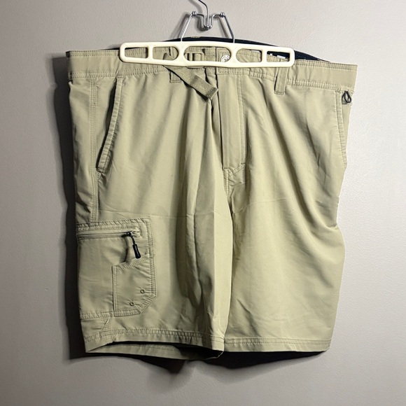 Realtree Fishing Tan Nylon Cargo Shorts Large - Picture 1 of 5